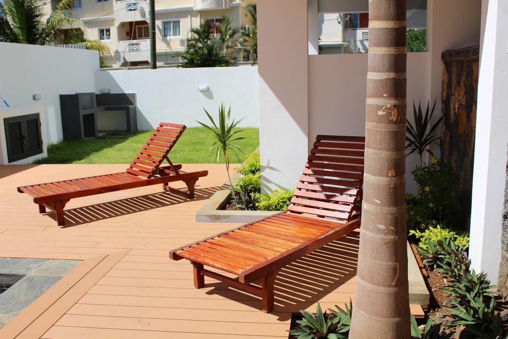 Flic en Flac Beach Penthouse Exterior foto